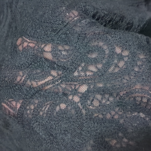 Wilfred NWT. Cropped long sleeve black see through pattern top. Small. - Picture 4 of 5